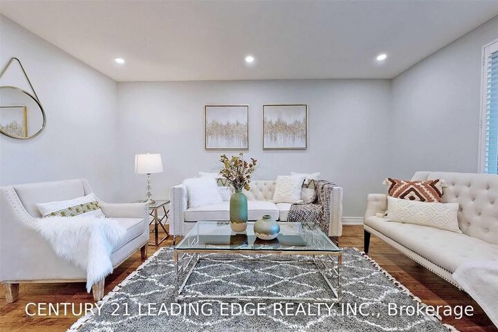 Property Photo:  170 Ellington Drive Main  ON M1R 3Y3 