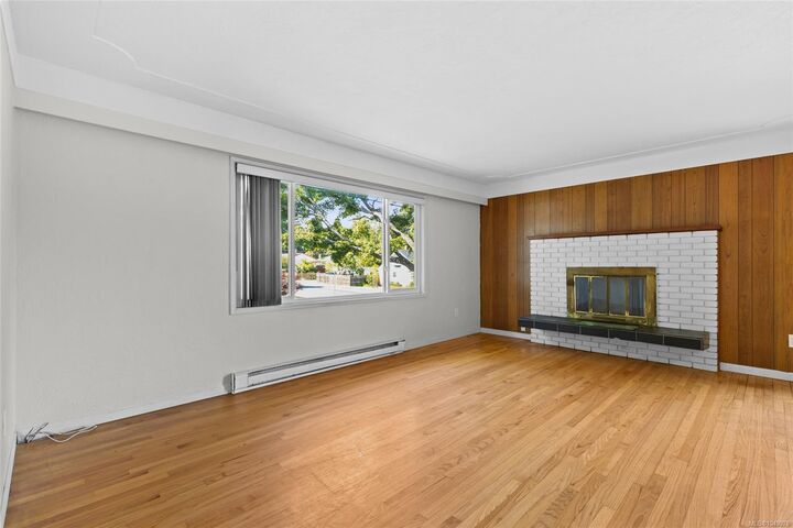 Property Photo:  1575 Burton Ave  BC V8T 2N3 