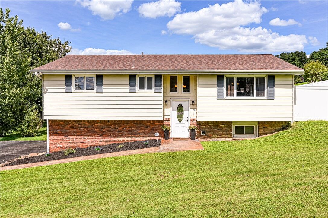 Property Photo: 421 Hillcrest Dr PA 15650