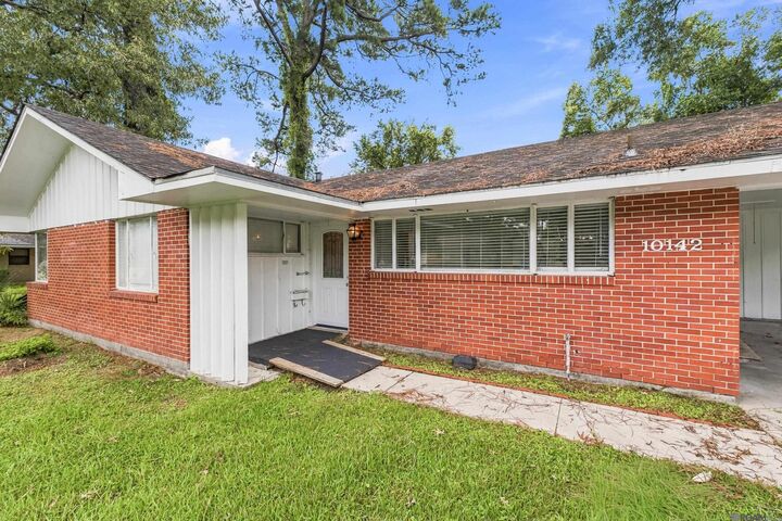 Property Photo:  10142 Mollylea Dr  LA 70815 