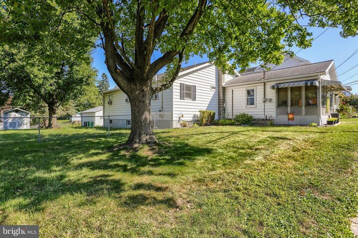 Property Photo:  5 W Beale Avenue  PA 17025 