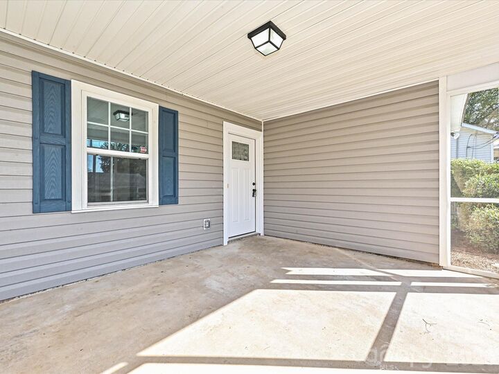 Property Photo:  402 Jones Street  NC 28208 