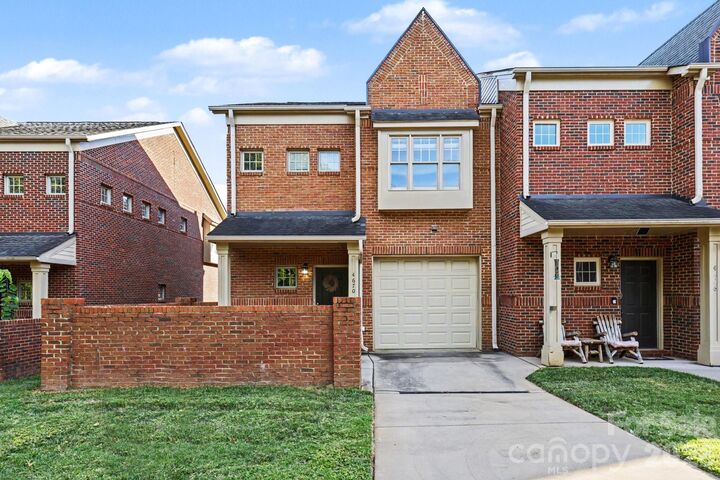 Property Photo: 4670 Dabney Vigor Drive NC 28209