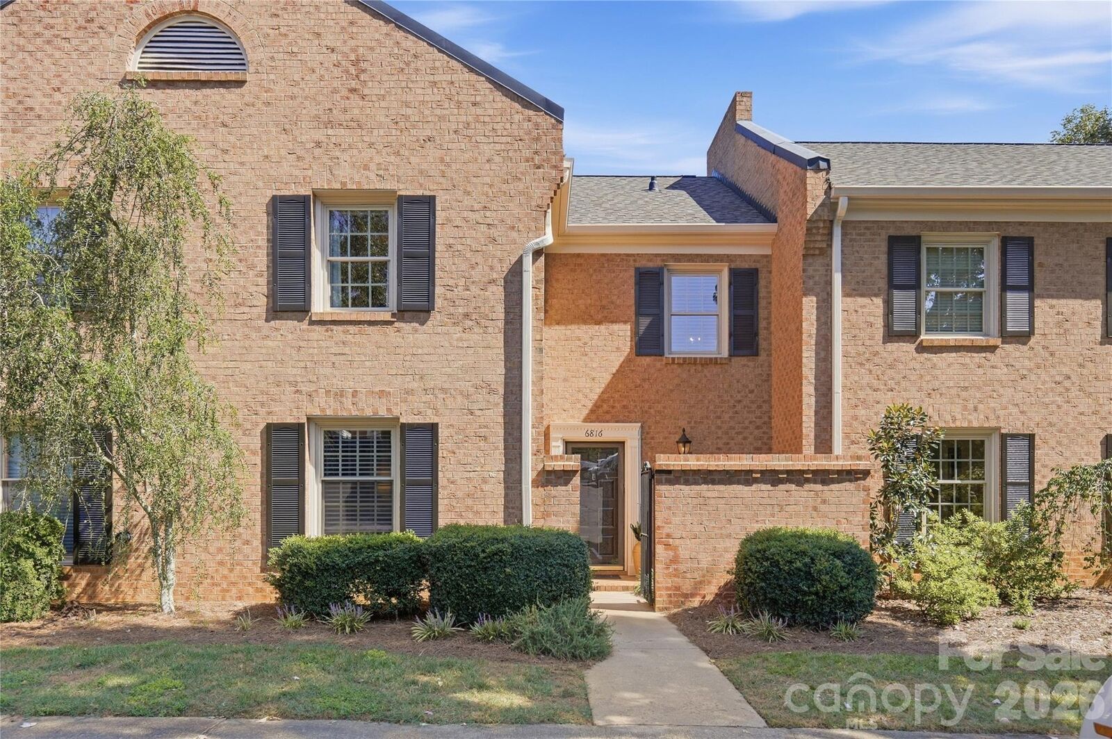Property Photo: 6816 Dumbarton Drive NC 28210