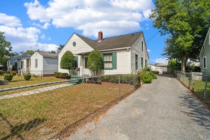 Property Photo:  3860 Chestnut Street # B A &Amp B  SC 29405 