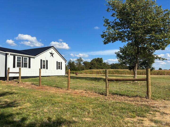 Property Photo: 1406 Rosehill Road OH 45130