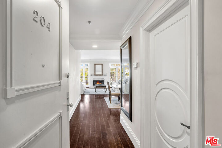 Property Photo: 1040 4th St, Unit 204 CA 90403