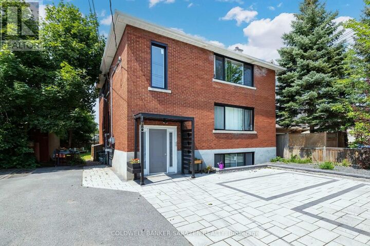 Photo de la propriété: 180 Woodroffe Avenue 3 ON K2A 3T9