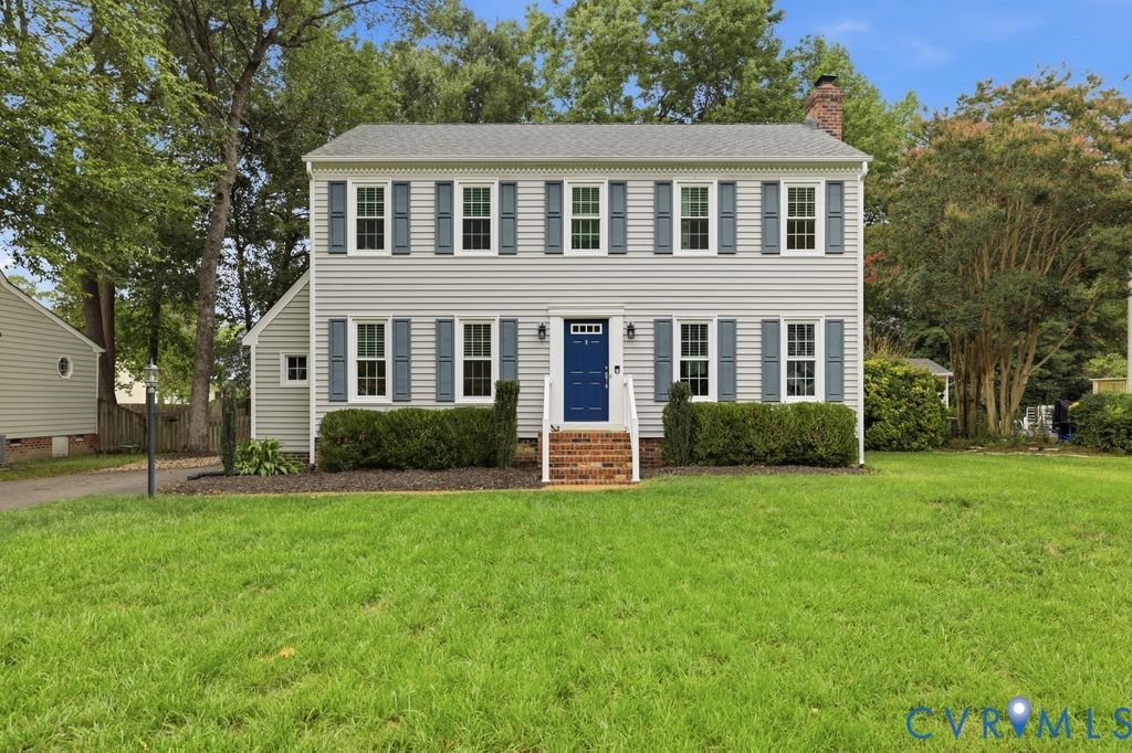 Property Photo: 9612 Kingscroft Drive VA 23060
