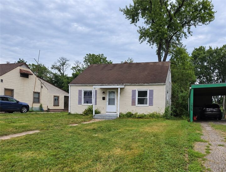 Property Photo: 1624 N Sweetbriar Lane OH 45505