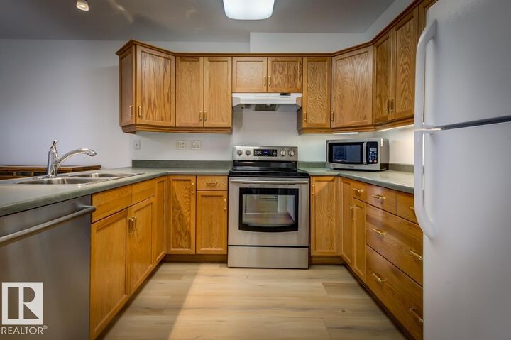 Photo de la propriété: 8912 156 Street NW 212 AB T5R 5Z2