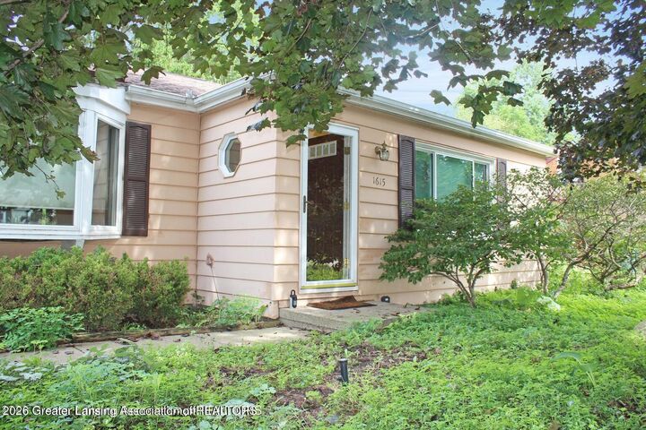 Property Photo:  1615 Ridgewood Drive  MI 48823 