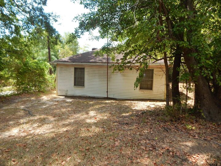 Property Photo: 715 Clark St TX 75644
