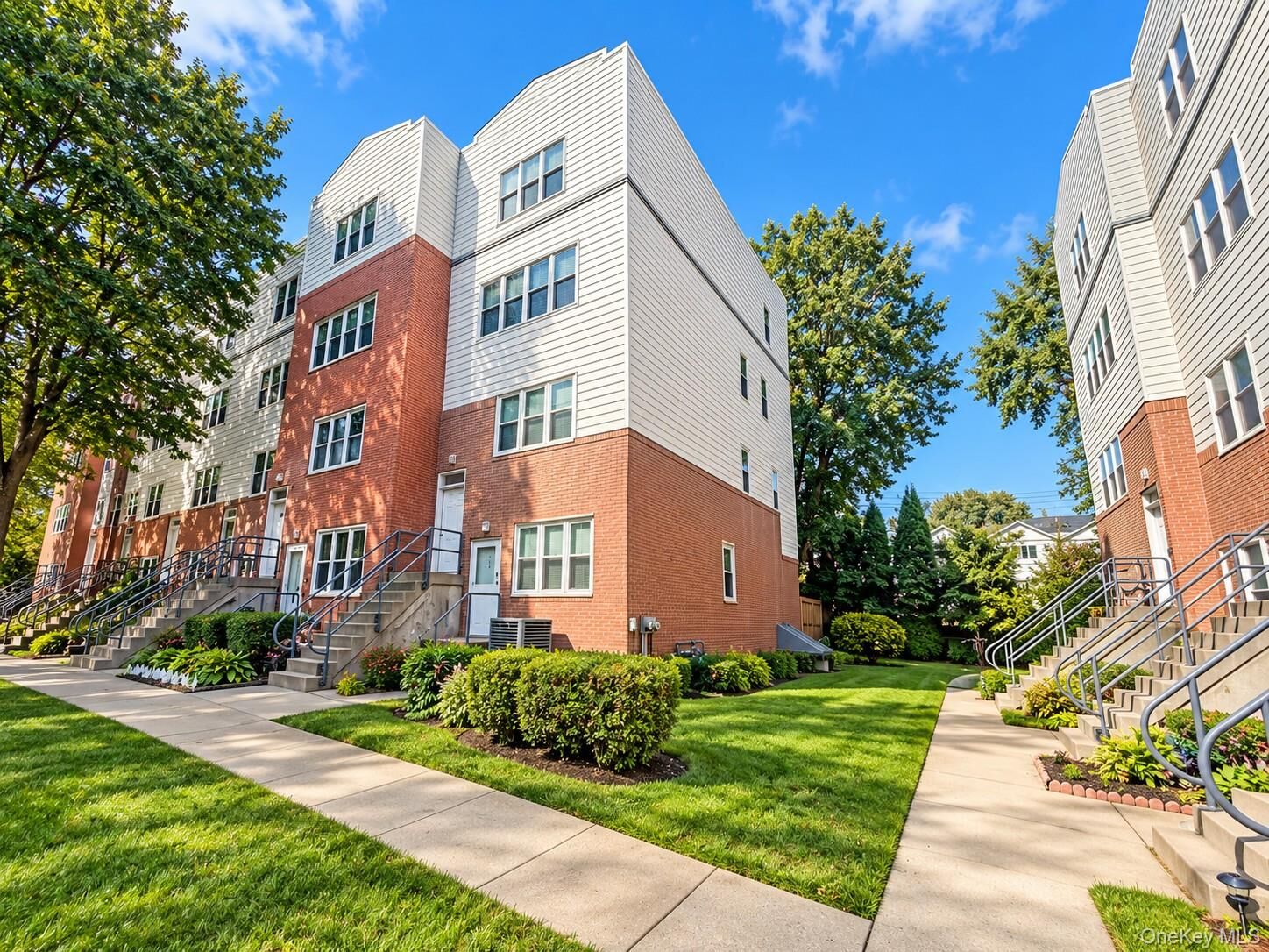 Property Photo:  200 Neptune Court 6200C  NY 10473 