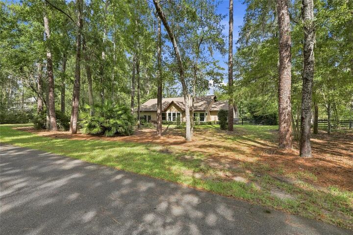 Property Photo:  6303 NW 93rd Terrace  FL 32653 