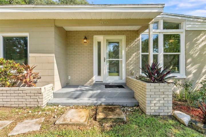 Property Photo: 206 Linda Avenue FL 33617