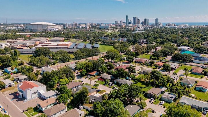 Property Photo:  1001 Queen Street S  FL 33712 