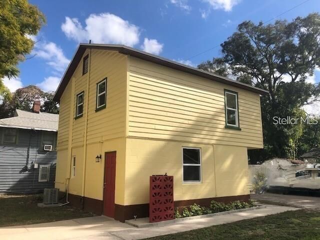 Property Photo: 2220 1/2 5th Avenue N FL 33713