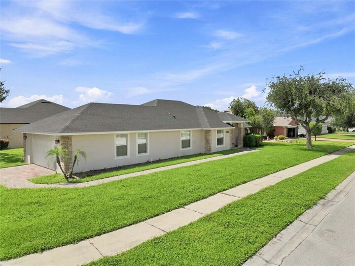 Property Photo: 304 Bentley Oaks Boulevard FL 33823