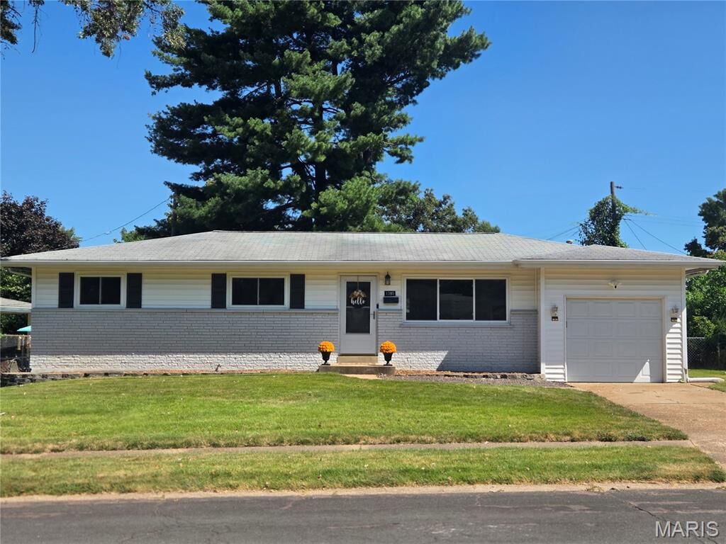 Property Photo:  1395 Ensenada Drive  MO 63031 