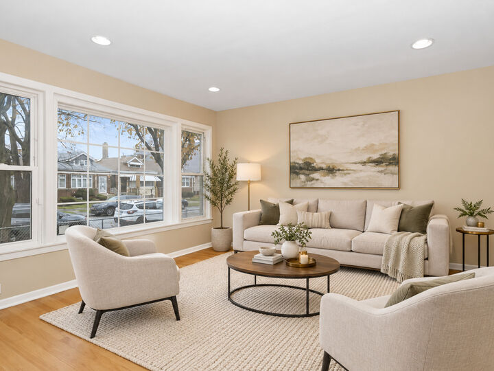 Property Photo:  155 W 81st Street  IL 60620 