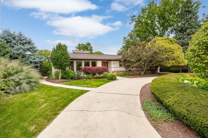 Property Photo: 12 Meadowood Drive IL 60523