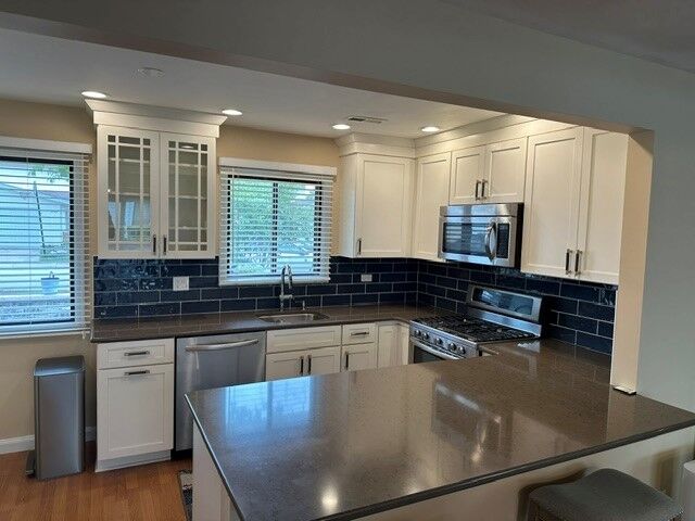Property Photo: 1104 Taunton Court IL 60193