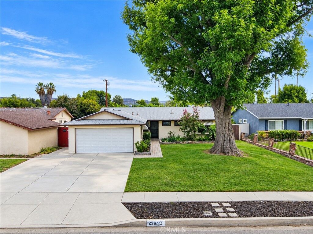 Property Photo:  23357 Mobile Street  CA 91307 