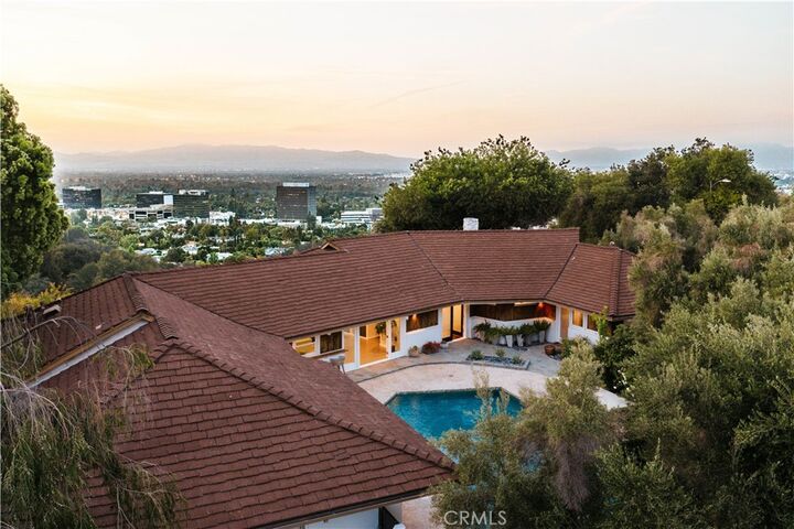 Property Photo: 4173 Regal Oak CA 91436