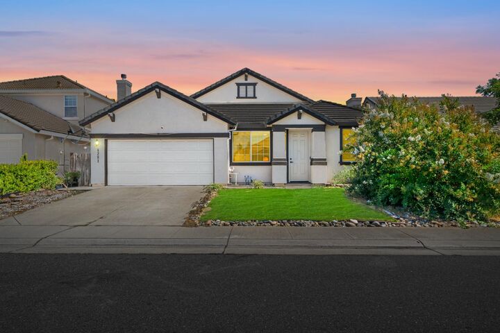 Property Photo: 8281 Glendon Way CA 95829