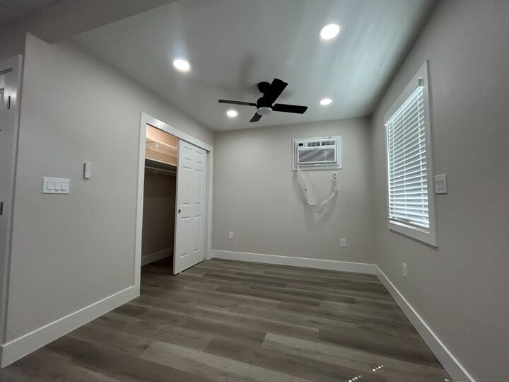 Property Photo:  180 N Airport Way B  CA 95337 