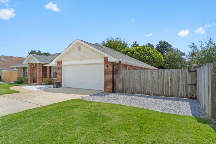 Property Photo:  7595 Marthas Way  FL 32566 