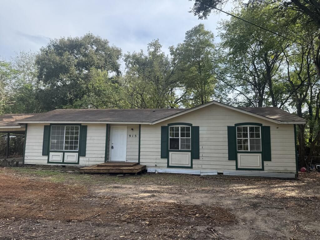 Property Photo:  915 Hylane  TX 75904 