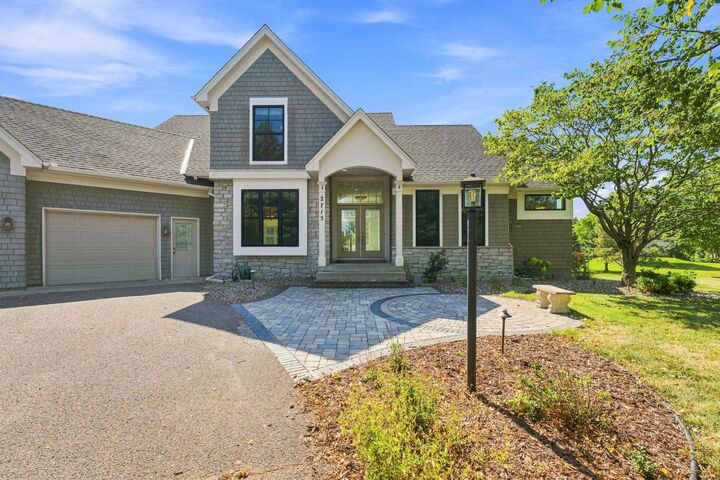 Property Photo:  2715 Edgewater Bay  MN 55125 