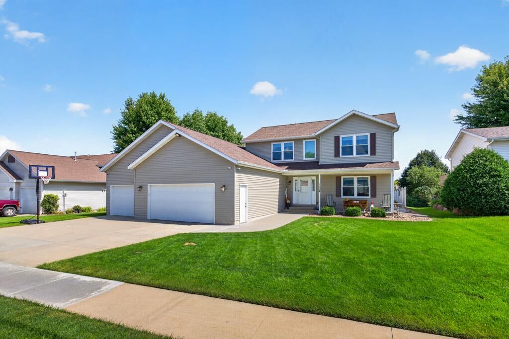 Property Photo:  1008 Golfers Court SE  MN 55904 
