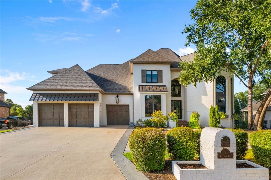 Property Photo:  4 W Leiston Drive  AR 72758 