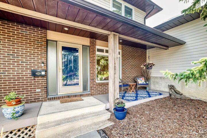 Property Photo: 6 Edgedale Way NW AB T3A 2P8