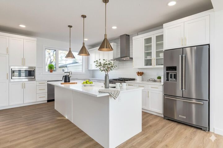 Property Photo:  2520 21 Avenue SW  AB T3E 0H3 