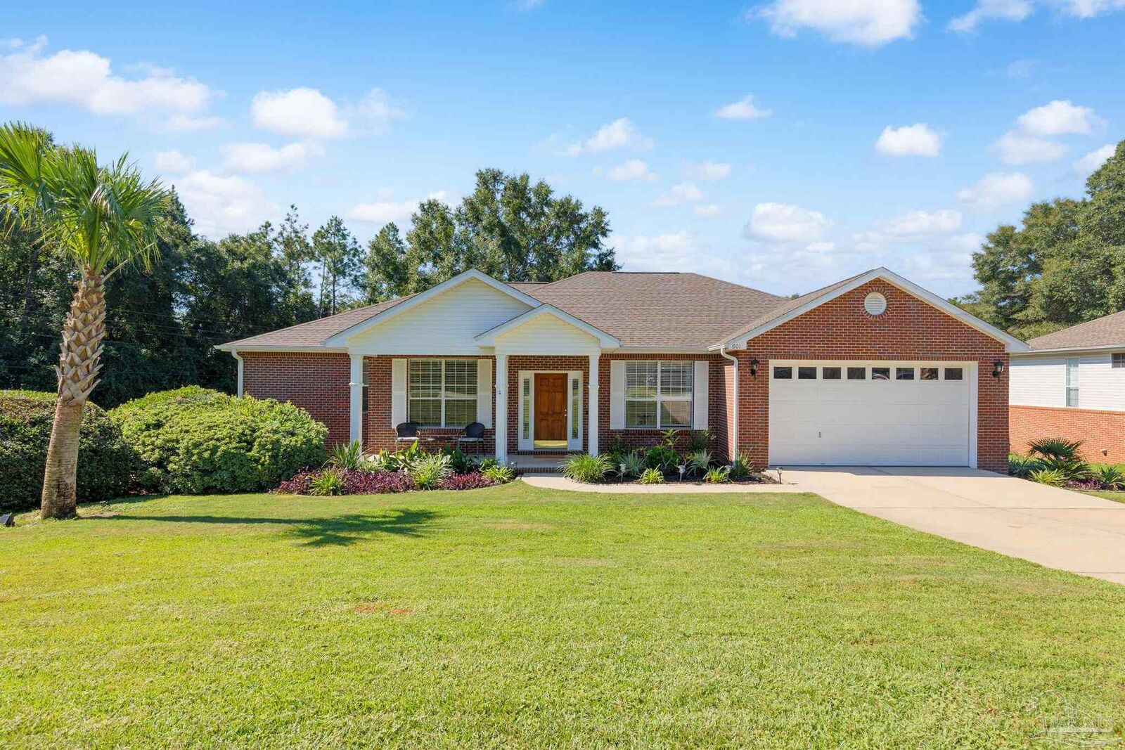 Property Photo:  601 W Lynn Brk  FL 32539 