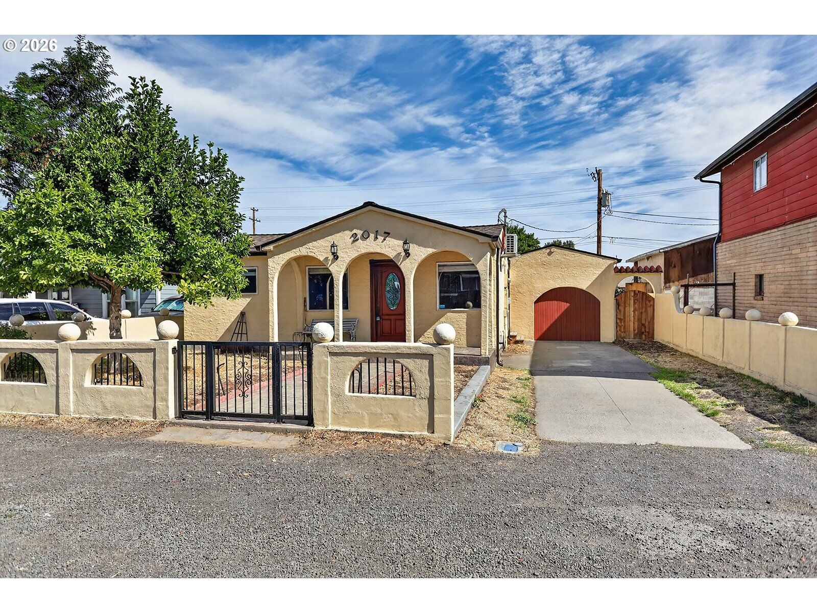 Property Photo: 2017 W 9th Pl OR 97058
