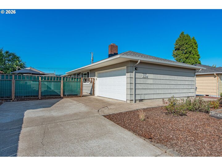 Property Photo:  2274 Centennial Blvd  OR 97477 