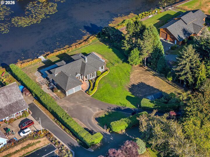Property Photo: 1202 SW Pine Dr OR 97146