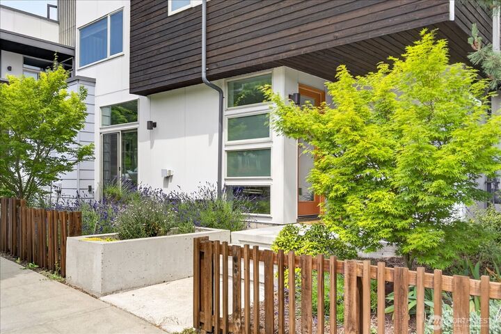 Property Photo:  4440  Renton Avenue S  WA 98108 