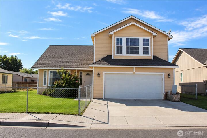 Property Photo:  1705  Guernsey Street  WA 98944 