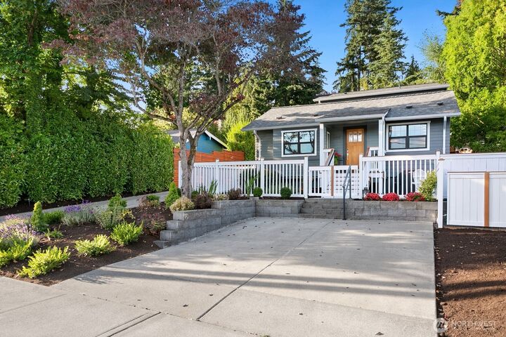 Property Photo:  346  10th Avenue  WA 98033 