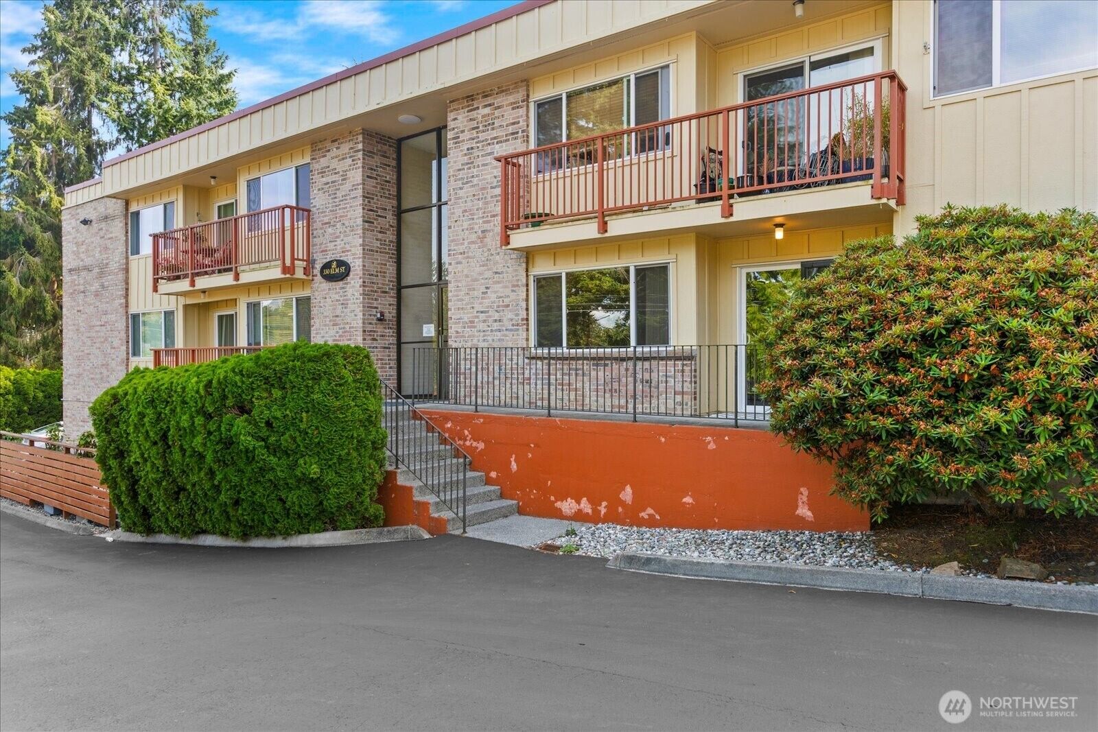 Property Photo:  330  Elm Street 205  WA 98203 