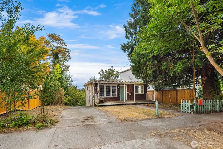 Property Photo: 440 26th Avenue E WA 98112