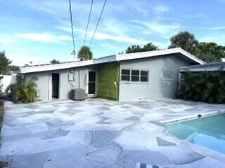 Property Photo: 4411 NE 13th Terrace FL 33334