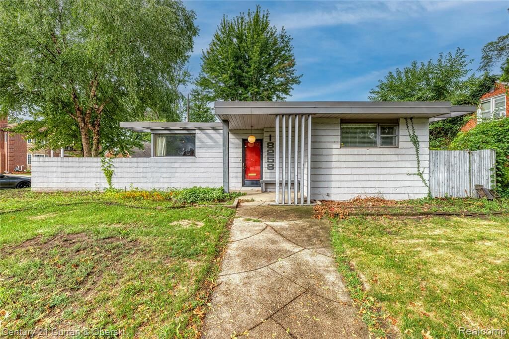 Property Photo:  18258 Outer Drive  MI 48128 