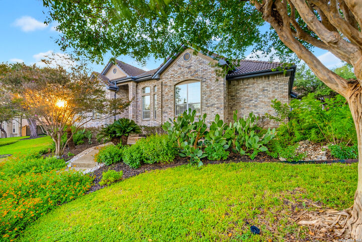 Property Photo:  15811 Mission Rdg  TX 78232 